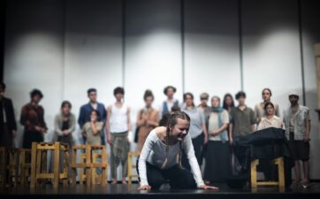 Theaterkritik: Göttliche Suche nach dem Guten