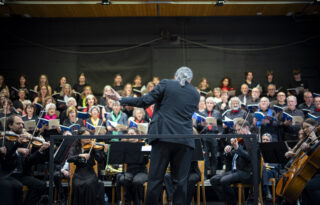 Der gemischte Chor der EMS Schiers zeigt zwei eindrückliche Werke